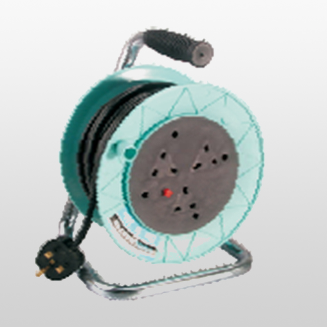 LRE325B 250V AC , IP20, rewirable with 3-way BS 1363 socket-outlet with thermal-cutout and rewirable Bs1363 plug type Sw168. Reeled max. 1.0KW (4.0A Unreeled Max. 3.25 KW (13A)
